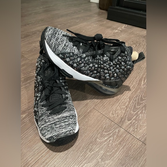 Nike LeBron James XVII 17 In The Arena Black/White Oreo - Picture 2 of 9